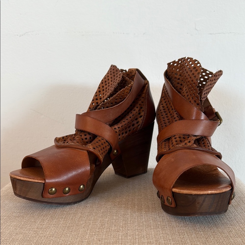 Brown Leather Women's Clog Sandals